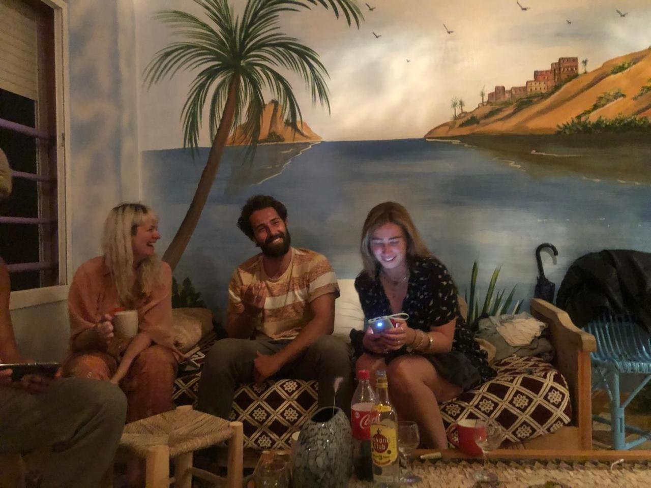 Wave Stay Hostel - Sea View อกาดีร์ ภายนอก รูปภาพ