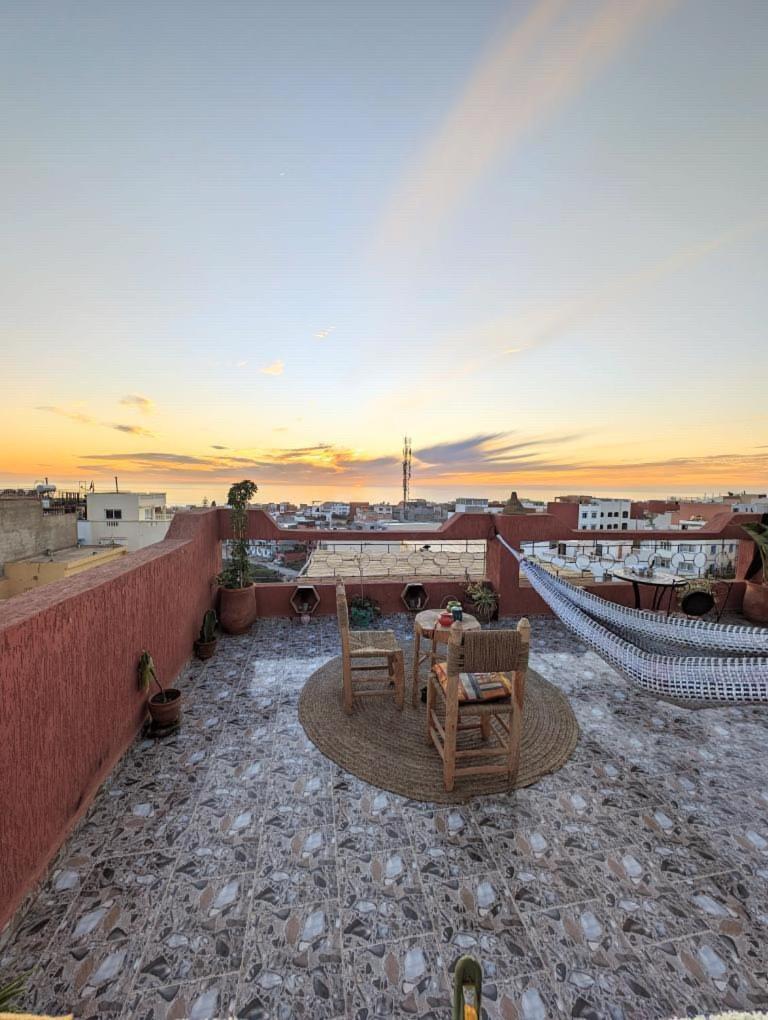 Wave Stay Hostel - Sea View อกาดีร์ ภายนอก รูปภาพ